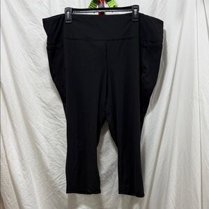 Livi Active Black Women's Capris